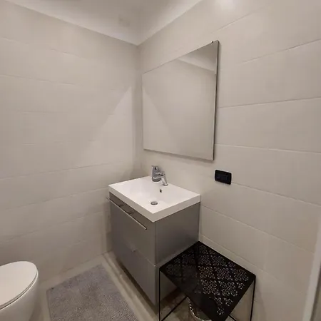 Apartment G&g House *